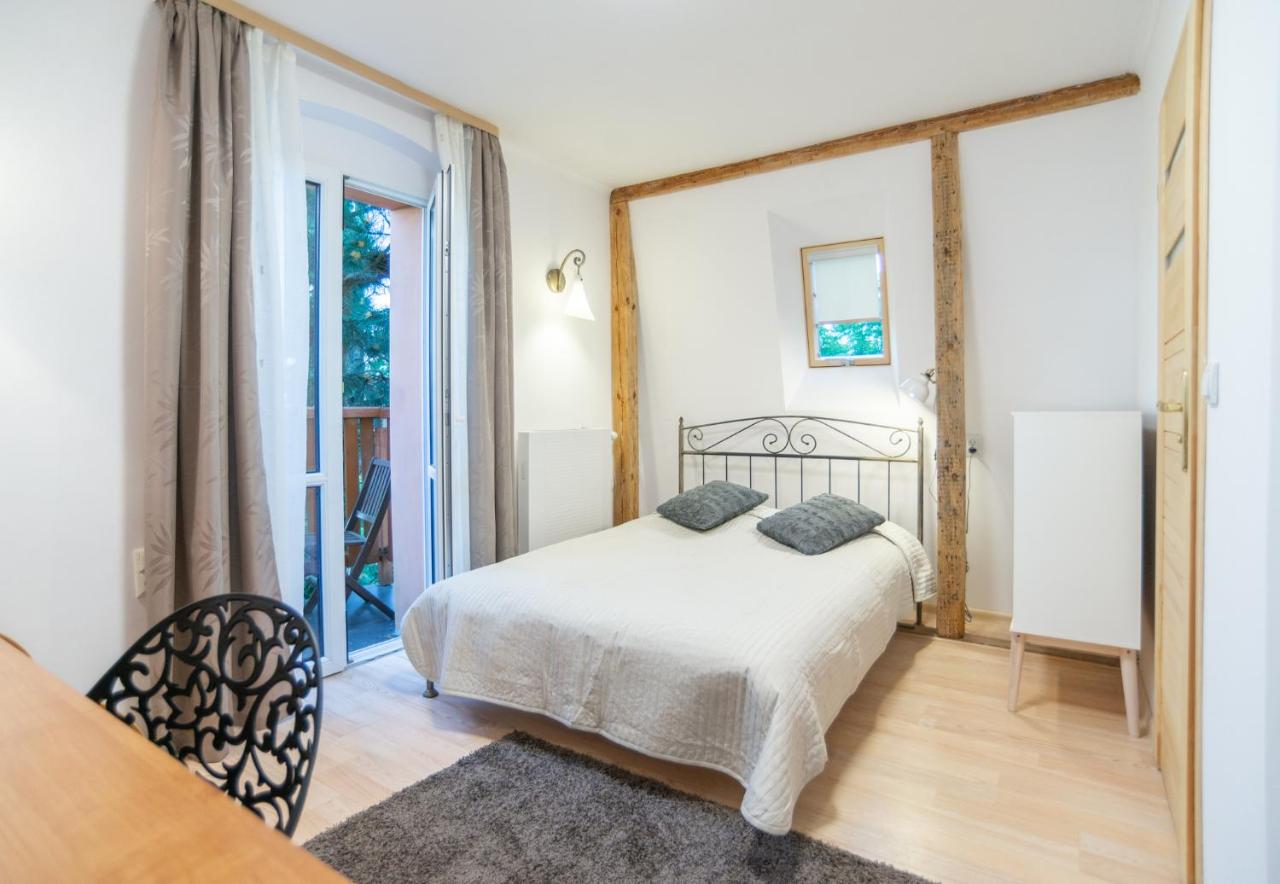 Doppel- oder Zweibettzimmer
