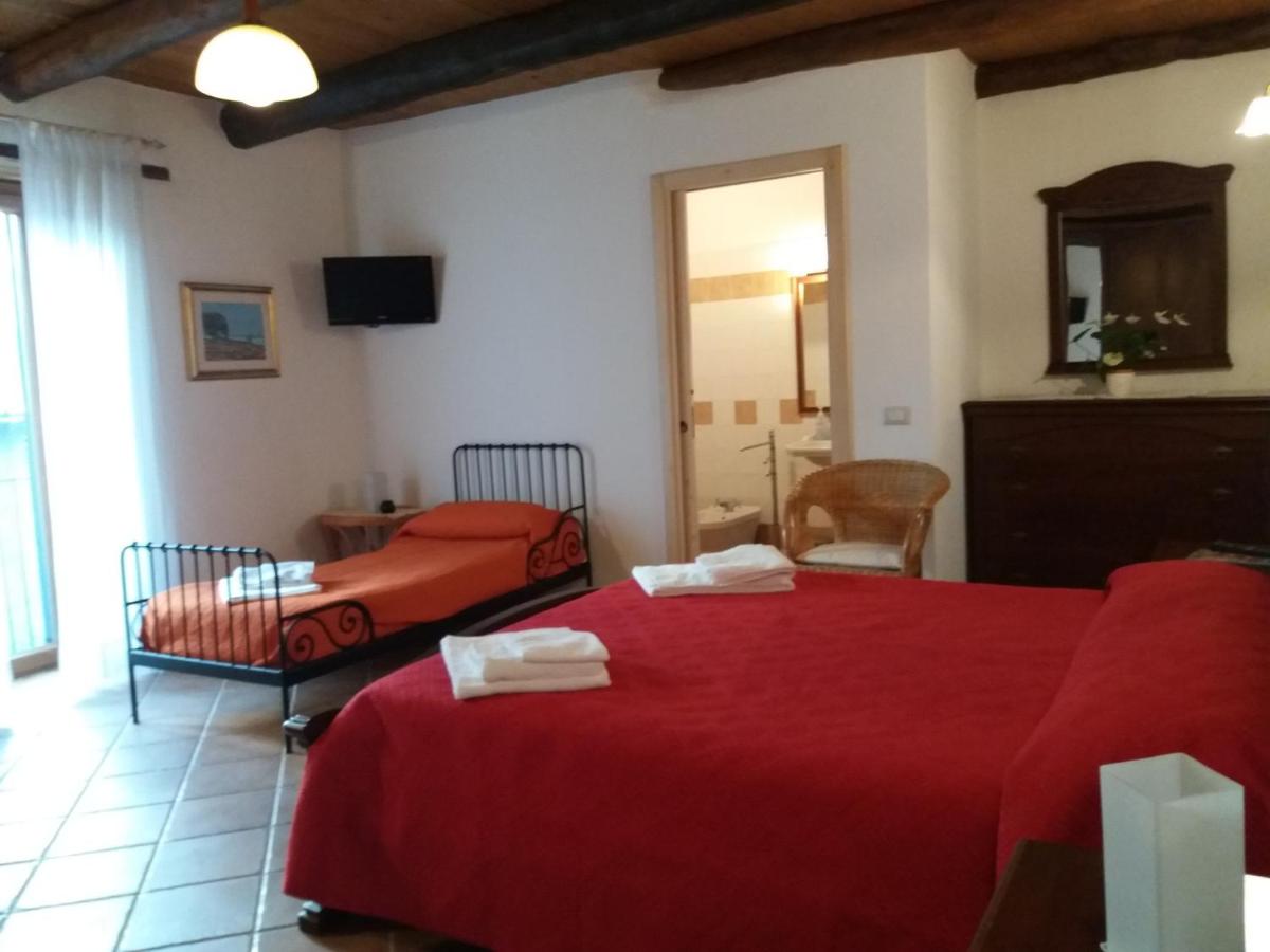 Deluxe Double Room (2 Adults + 1 Child)