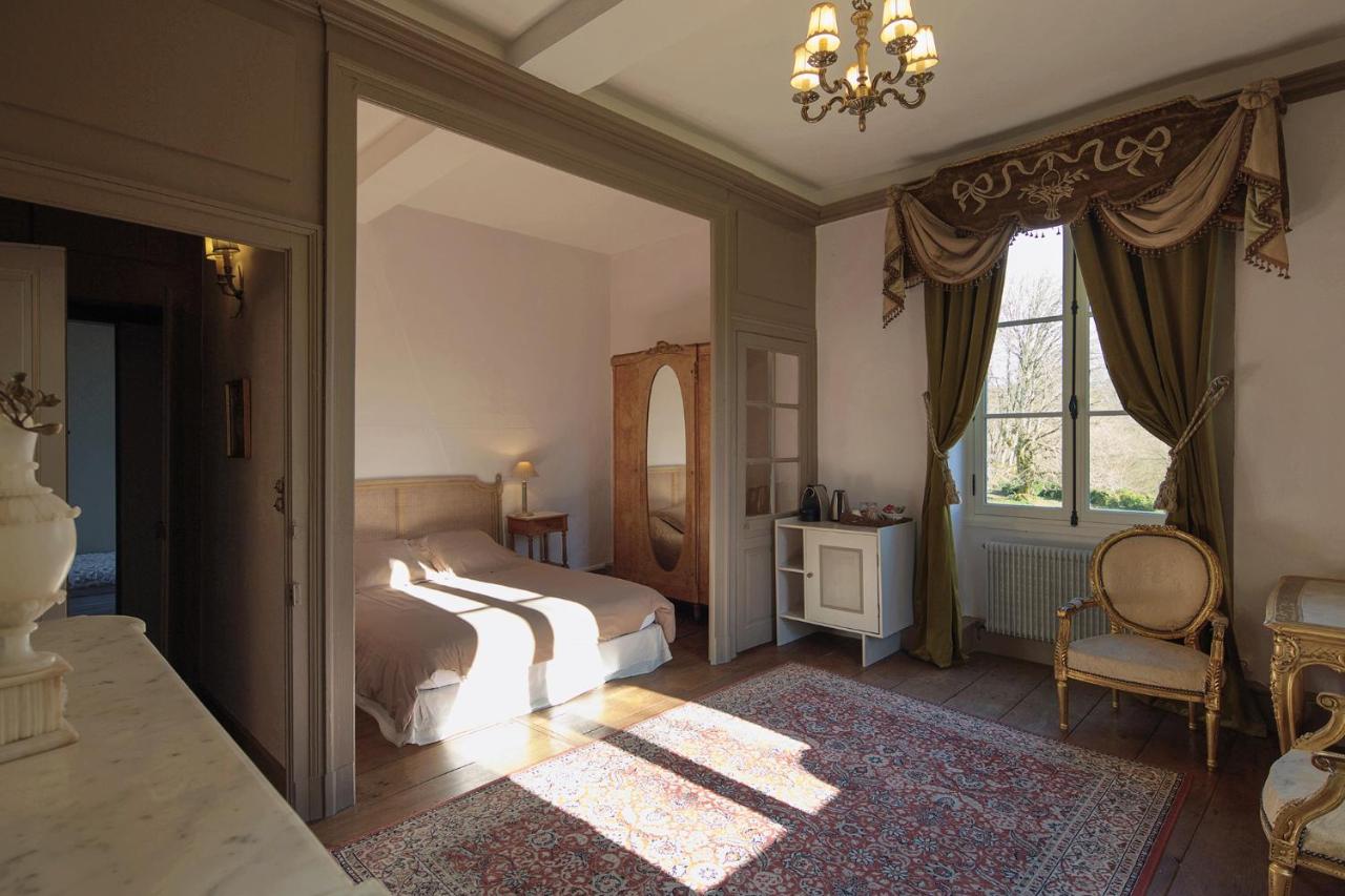 Family Suite (2 Adults + 2 Children)