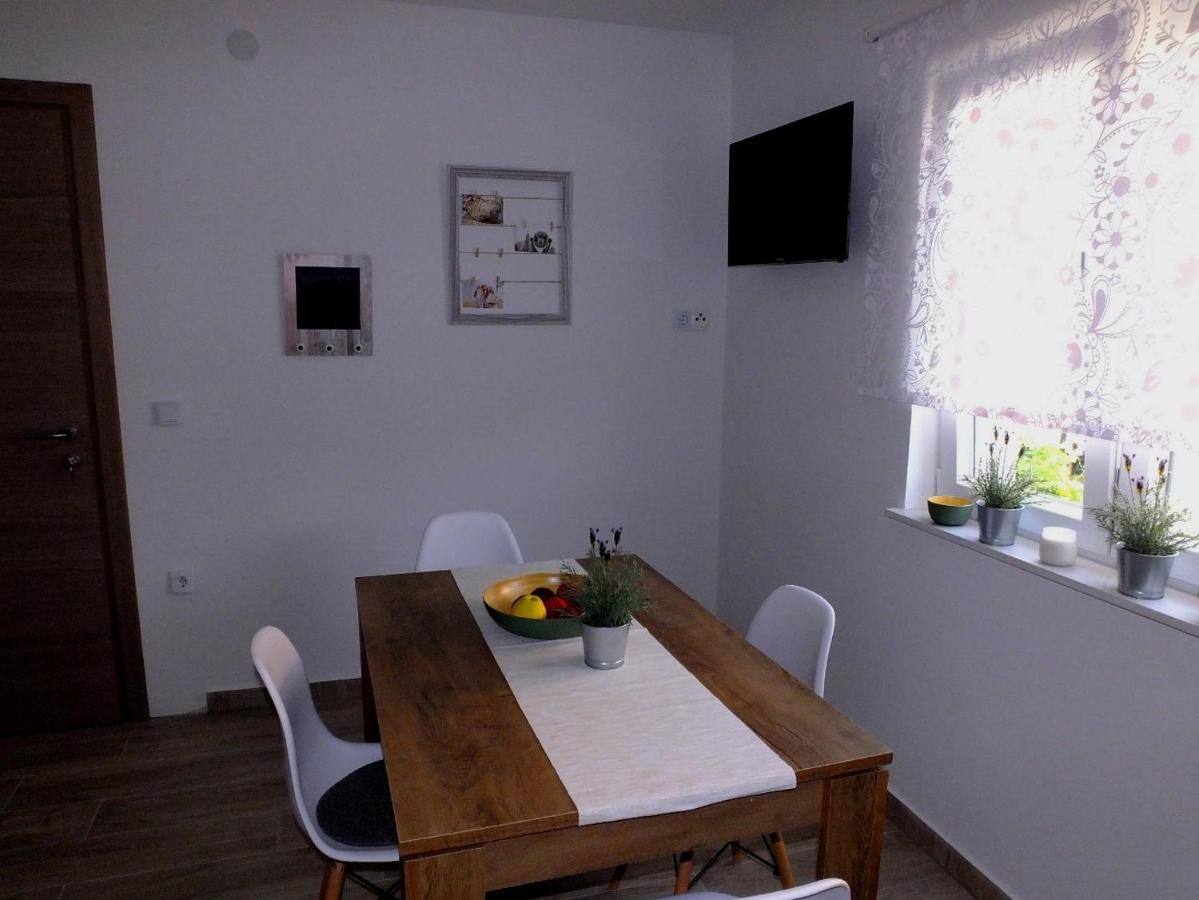 B&B Starigrad - Apartmani Berno - Bed and Breakfast Starigrad