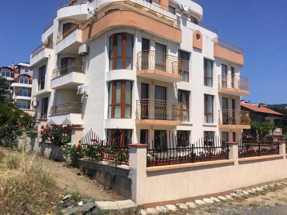 Private Studio Intsaraki - Sveti Vlas - Chambres d'hôtes Sveti Vlas
