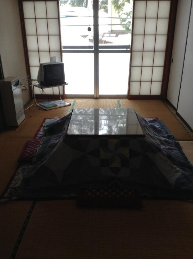 Zimmer im japanischen Stil mit Gemeinschaftsbad