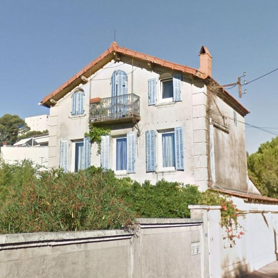 GregBnb - Studio CLIMATISÉ - Terrasse & parking privé - Bed and Breakfast
