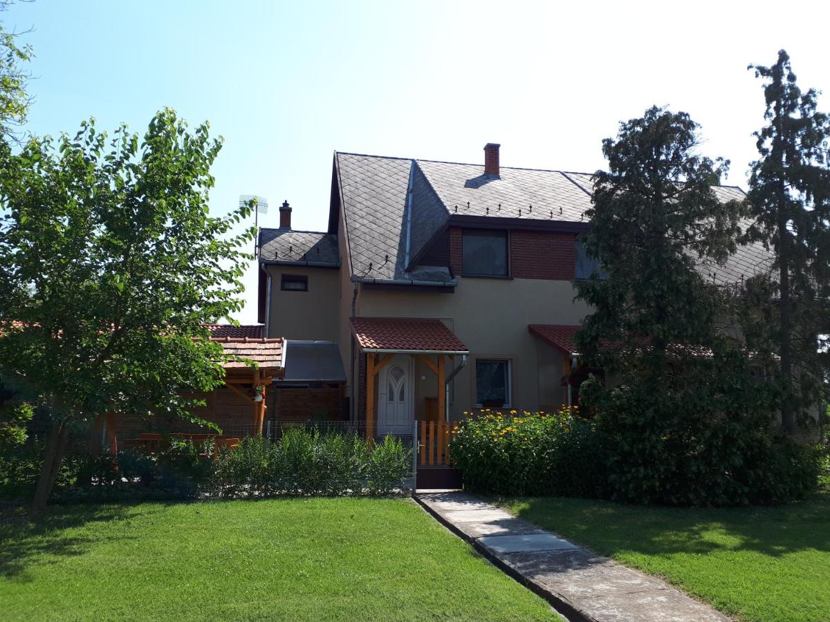 Nimrod Nyaraló - B&B Balatonfenyves