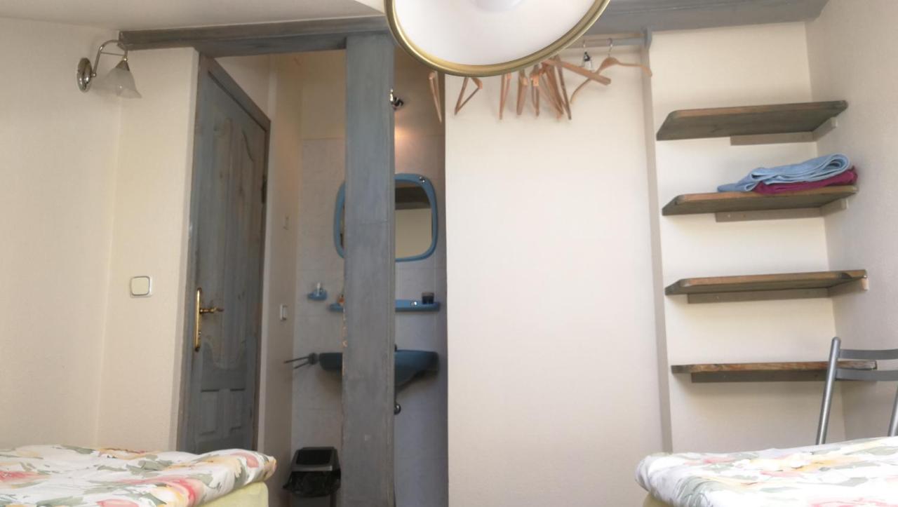 Zweibettzimmer mit Gemeinschafts-WC