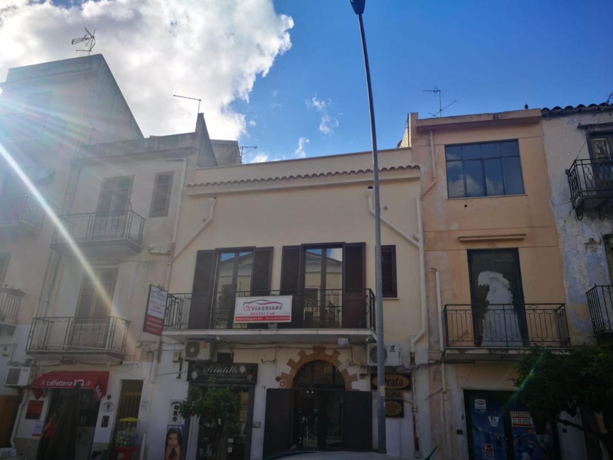 Apartment mit Balkon