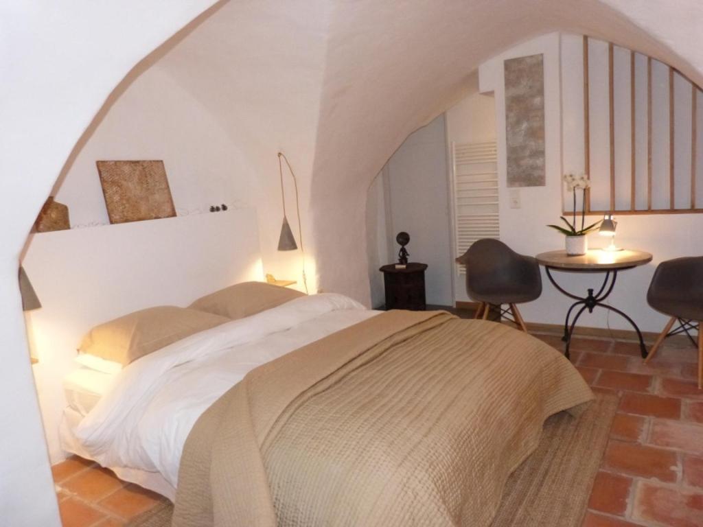 B&B Villevieille - le tilleul - Bed and Breakfast Villevieille