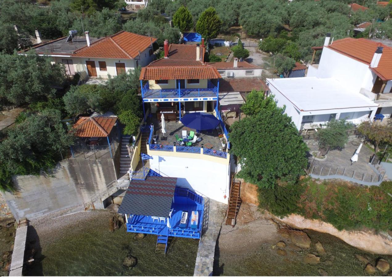 Dimitris Constantinou - B&B