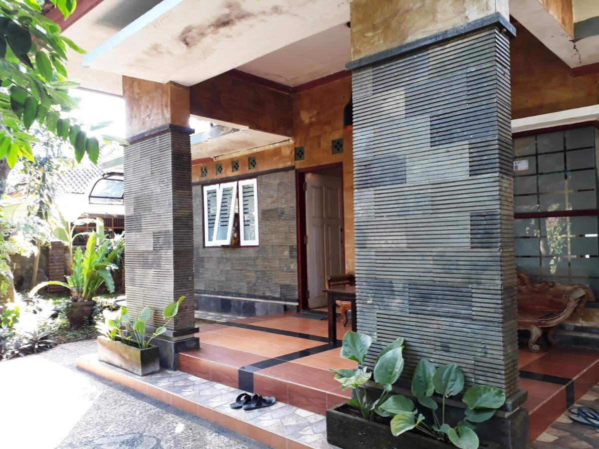 Manuh Guest House - B&B