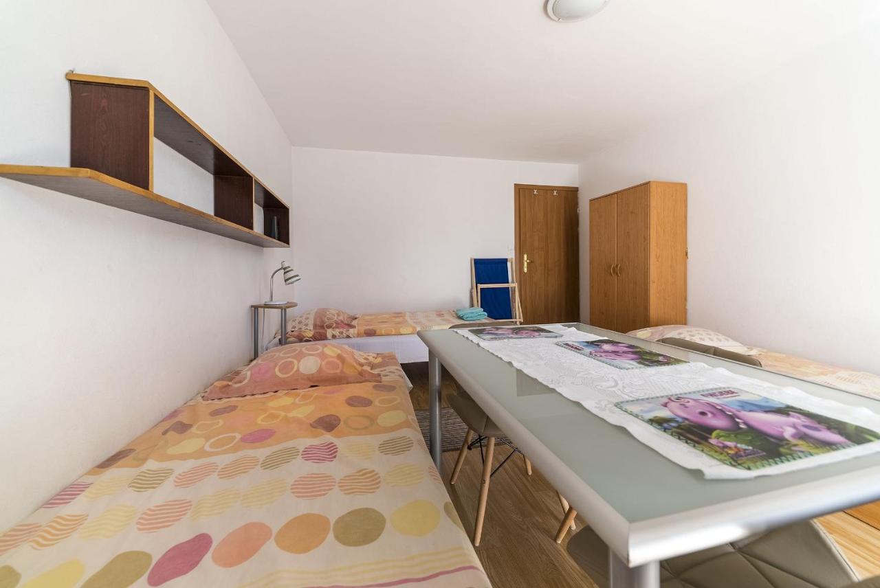 Vierbettzimmer mit Balkon