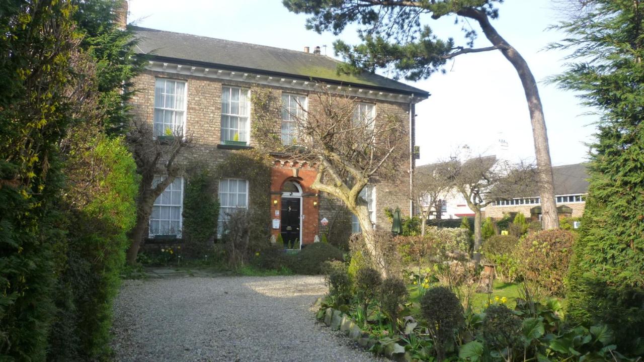 Holly Lodge - B&B