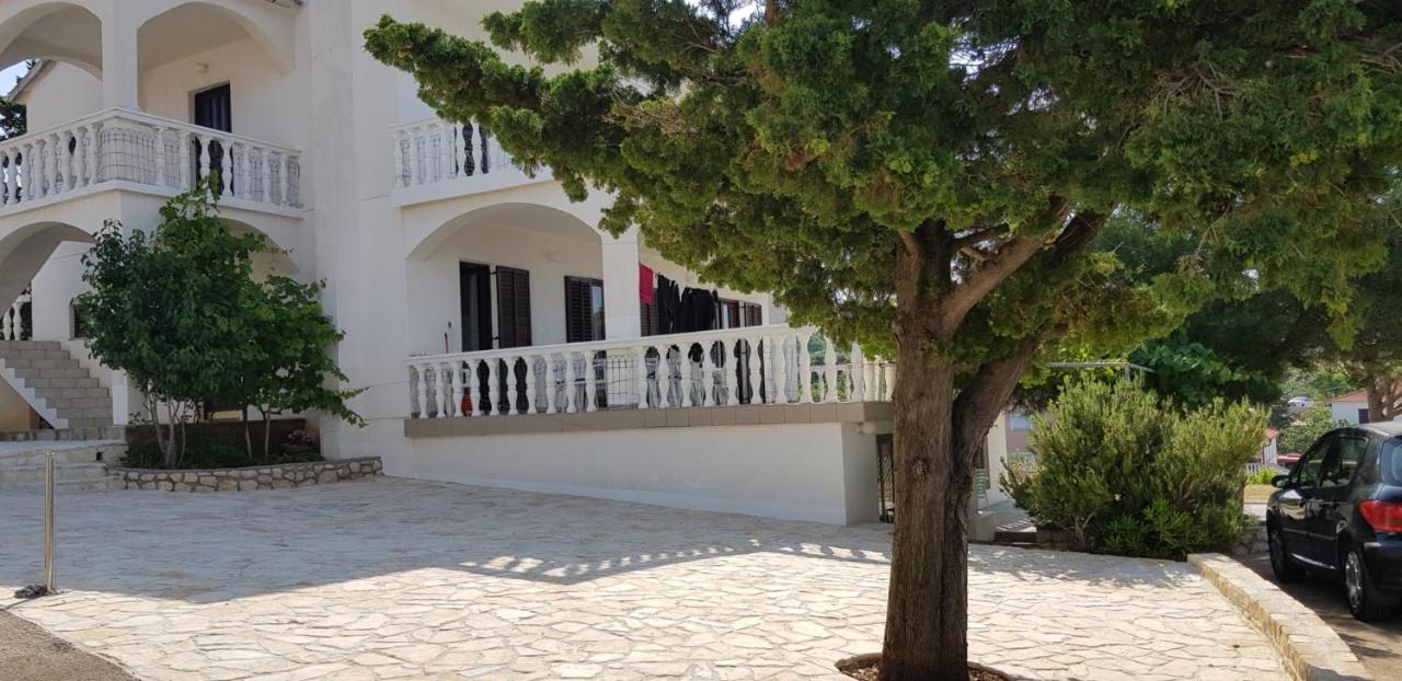 Apartmani Ivanka Simuni - Bed and Breakfast Šimuni