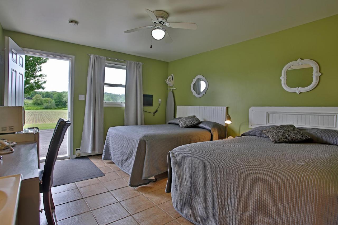 Quadruple Room with Private Bathroom