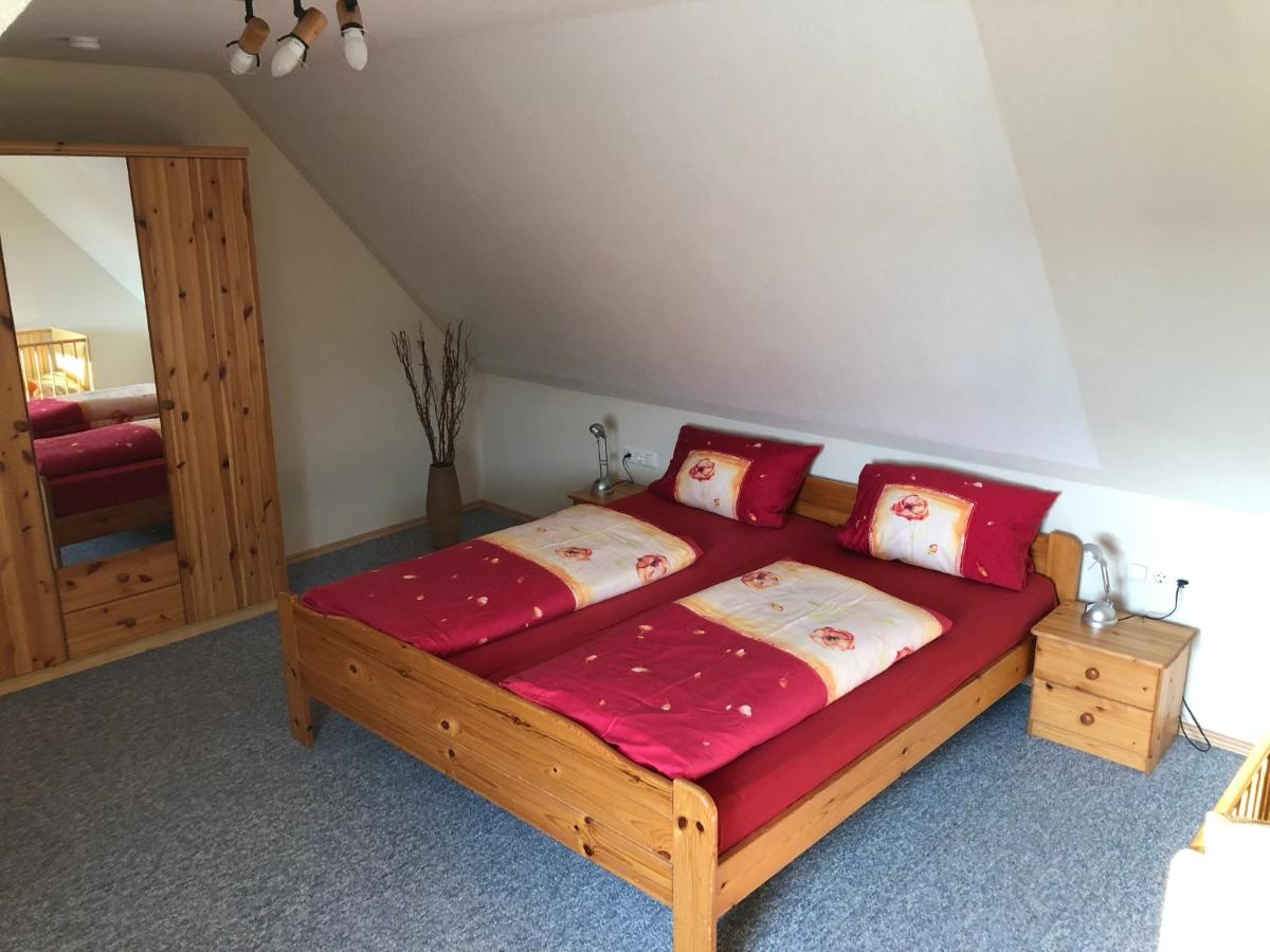 Ferienhaus Kira - B&B