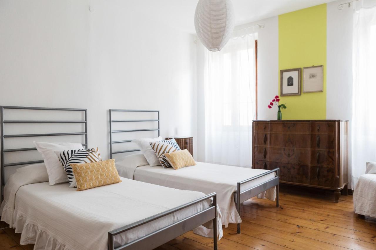 Zweibettzimmer mit eigenem Bad außerhalb des Zimmers