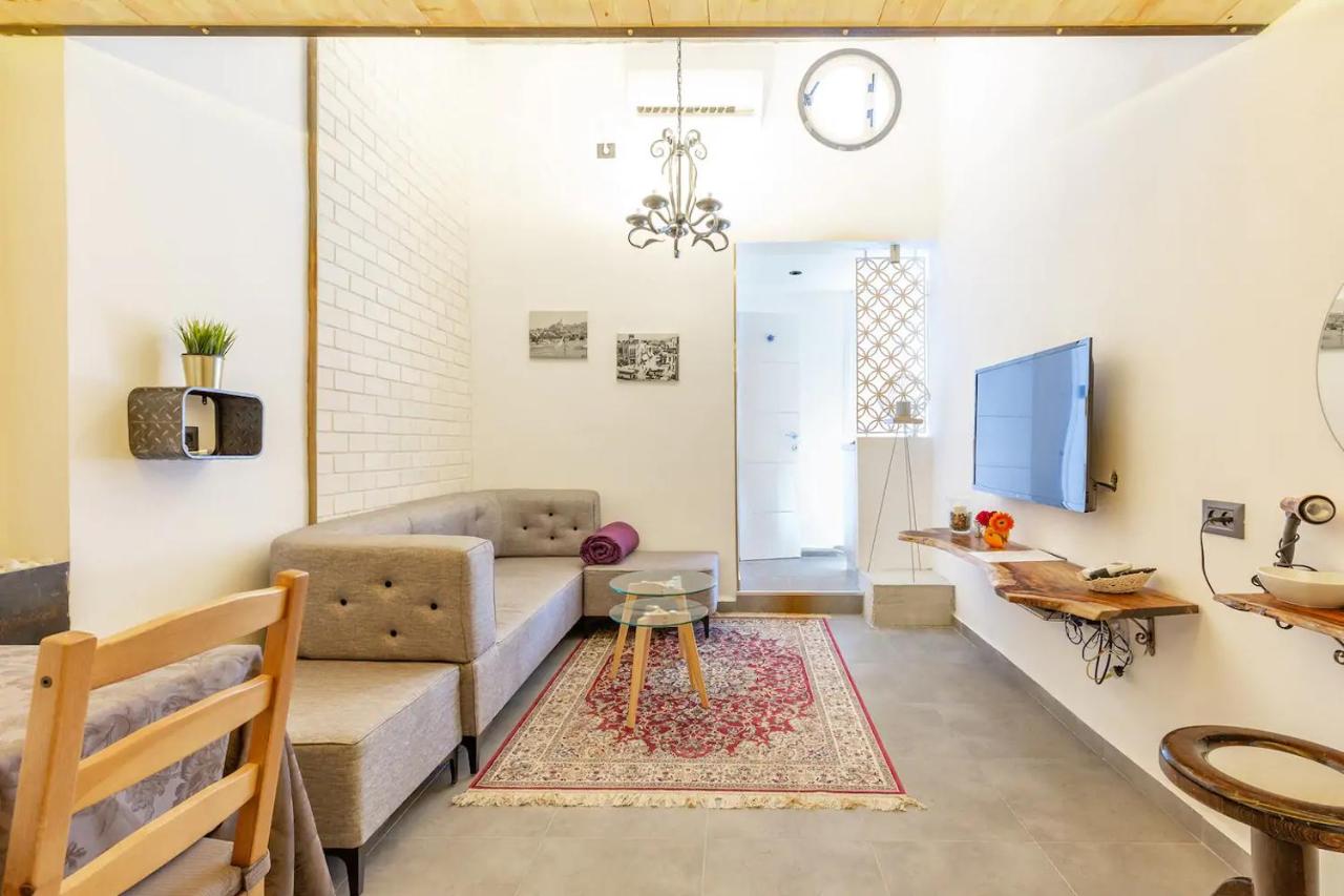 B&B Tel Aviv - Retro Loft By The Beach★ - Bed and Breakfast Tel Aviv