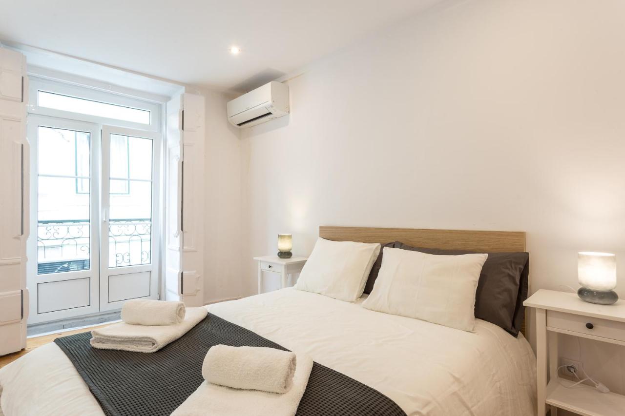 Three bedroom apartment in historical centre -Bairro Alto - B&B Lisbona