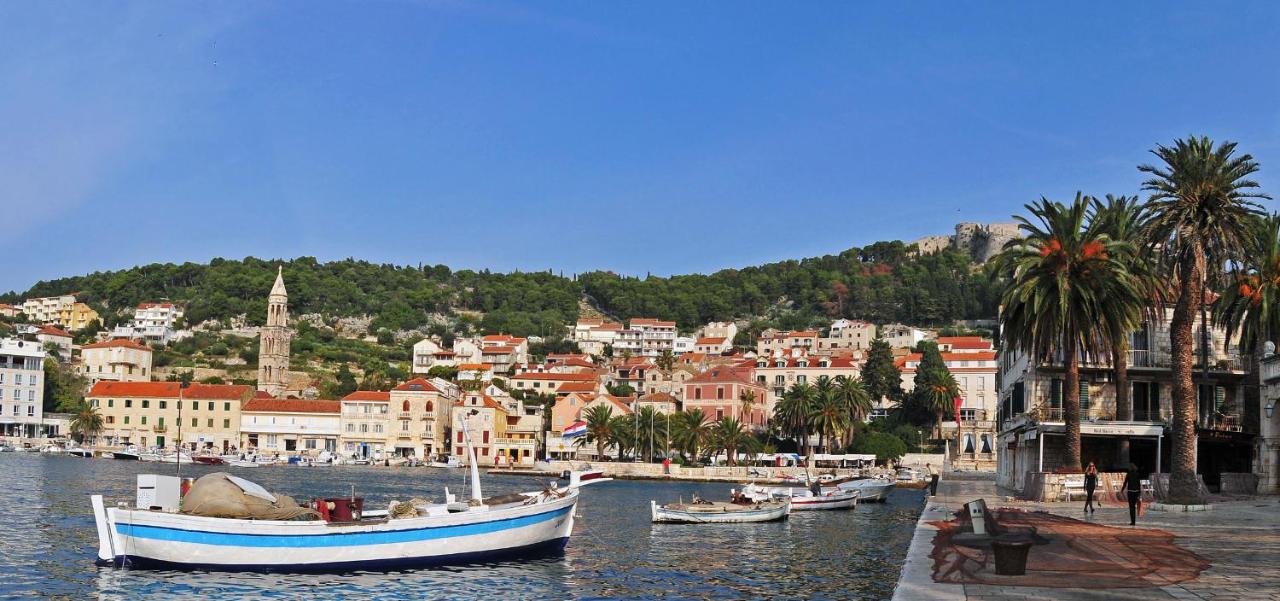 Apartments and Rooms Bonkan Hvar - B&B Lesina