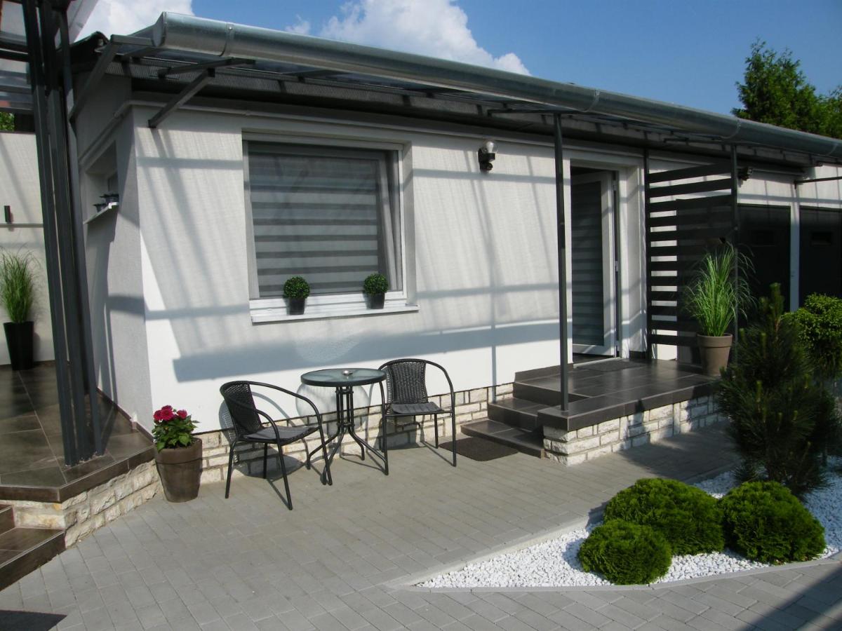 One-Bedroom Apartment with Balcony and Air-conditioning
