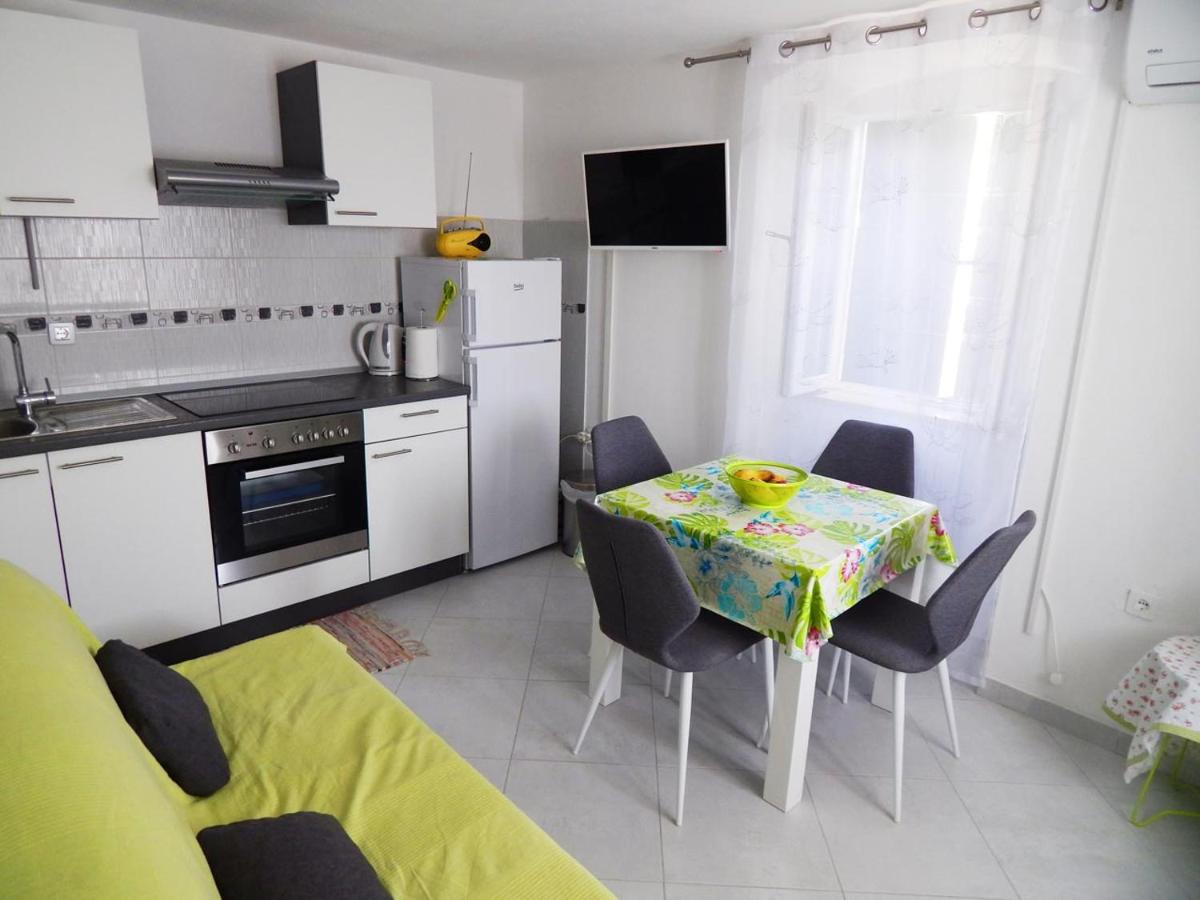 Apartman Keti - B&B Milna