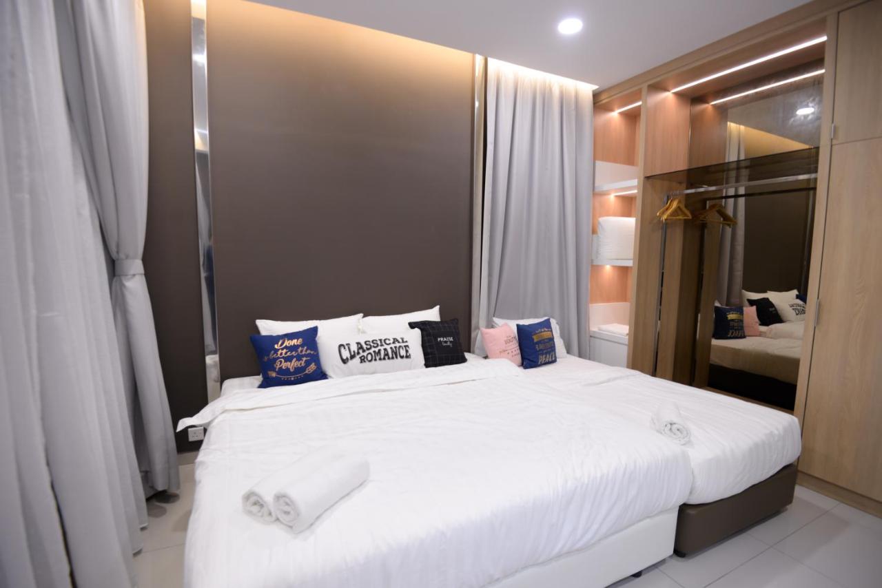 One-Bedroom Apartment with Sea View