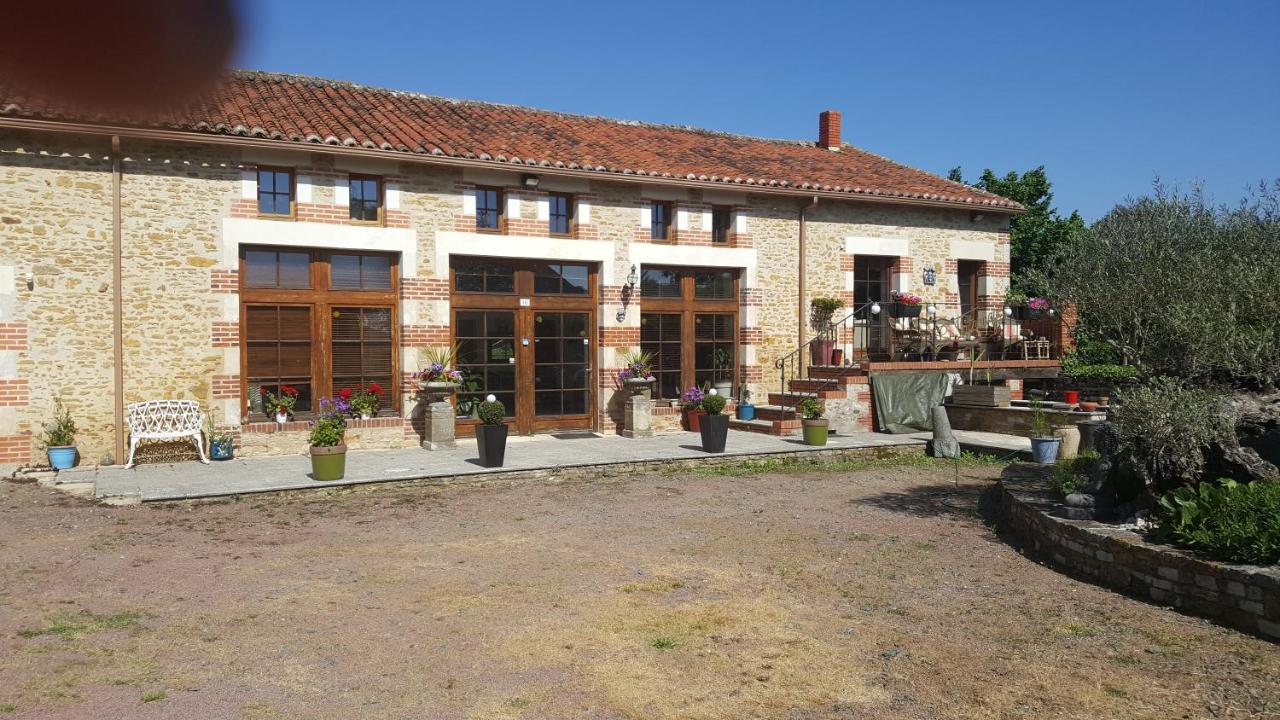 B&B Bazoges en Pareds - Le Patronage - Bed and Breakfast Bazoges en Pareds