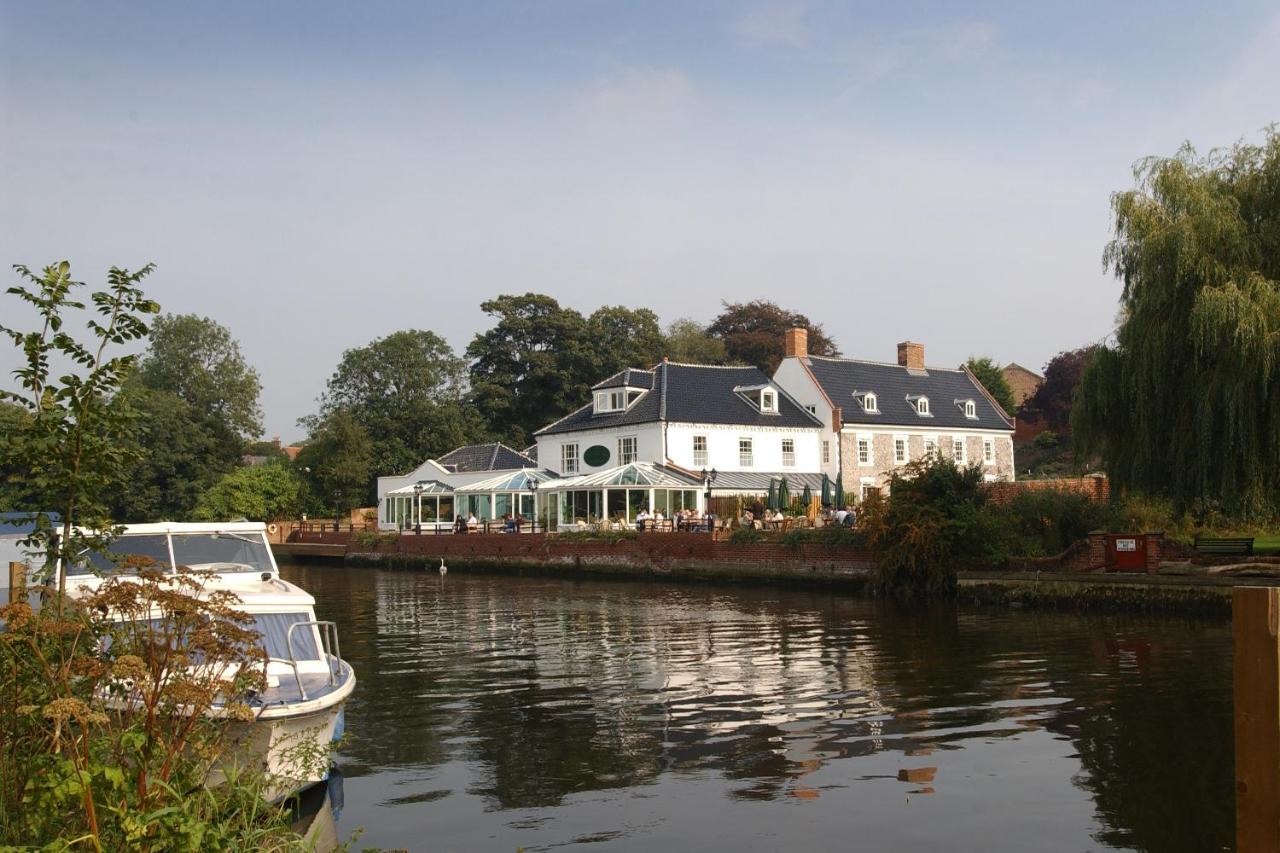 B&B Beccles - Waveney House Hotel - Bed and Breakfast Beccles