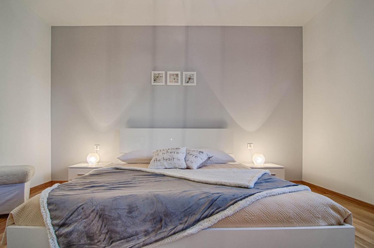 Apartamento de 2 dormitorios con patio

