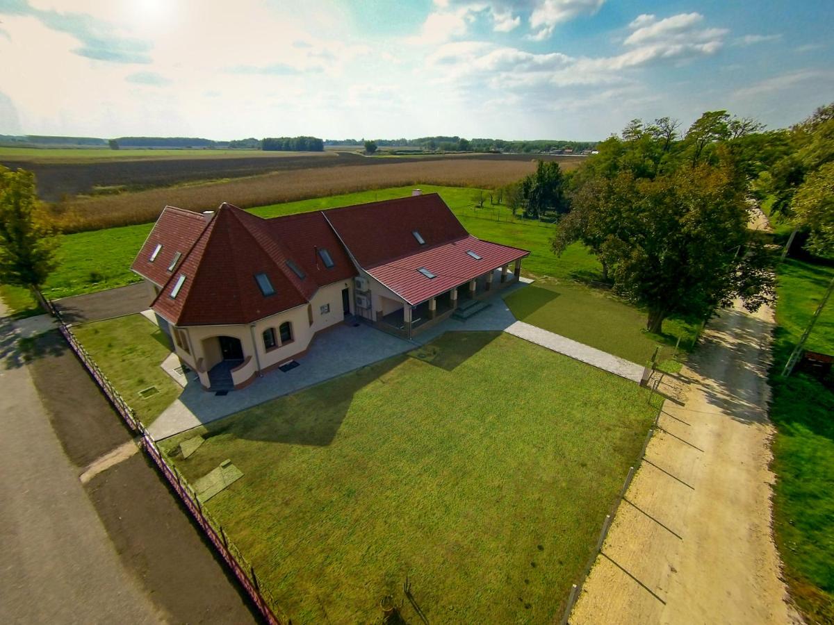 Tiszavilág Pihenőház - B&B