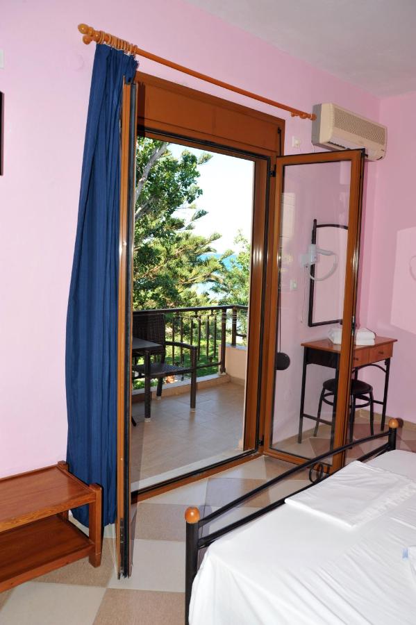 Studio - Vue Latérale sur Mer (2 Adultes)