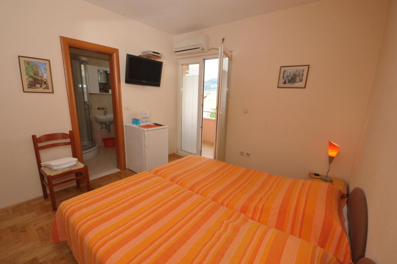 Zweibettzimmer mit Balkon