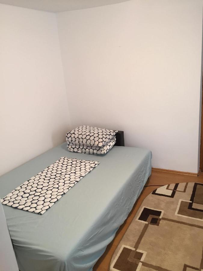 Suite con 2 Camere da Letto e Bagno in Comune