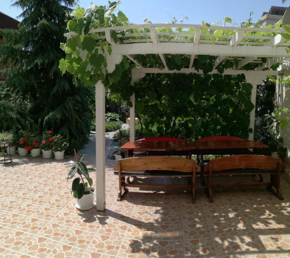 Camera Familiare con Vista Giardino