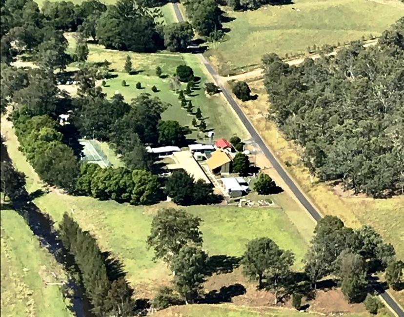 Christmas Creek Café & Cabins - B&B