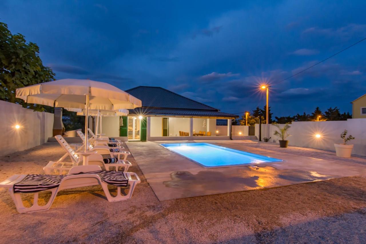 Tara - B&B Sv. Filipi i Jakov