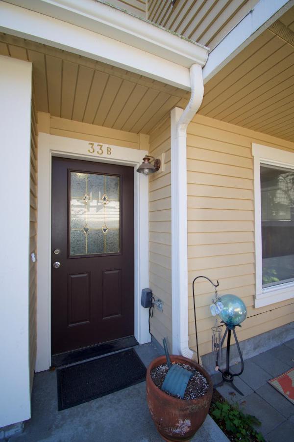 Comfort and Grace Perched on Queen Anne Hill - B&B