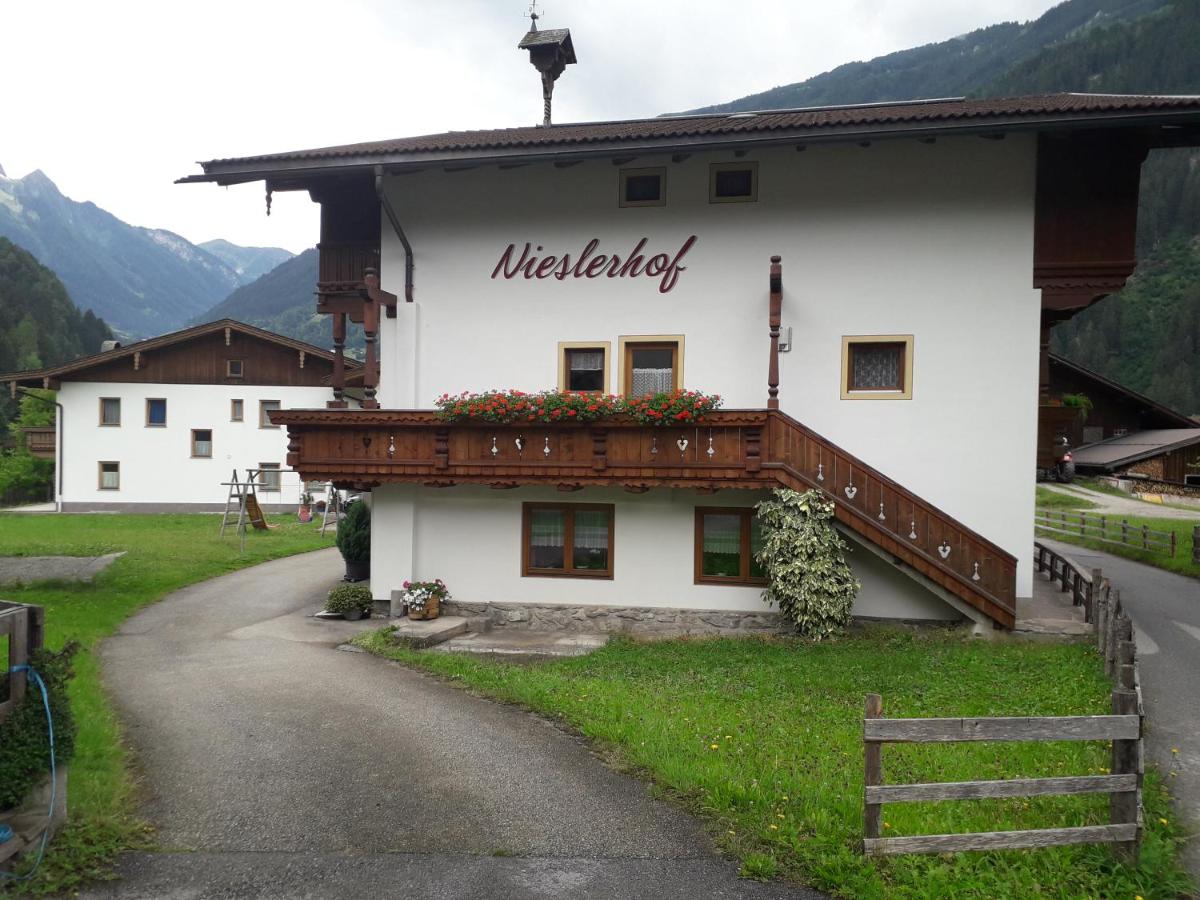 Apartment mit Balkon