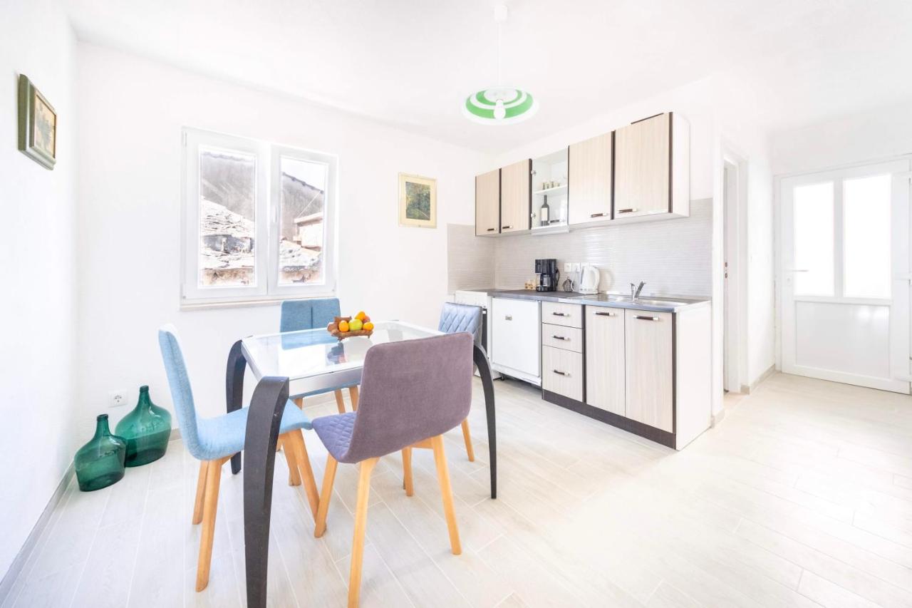 Apartmani Ada 1 - Ferienwohnung Povlja