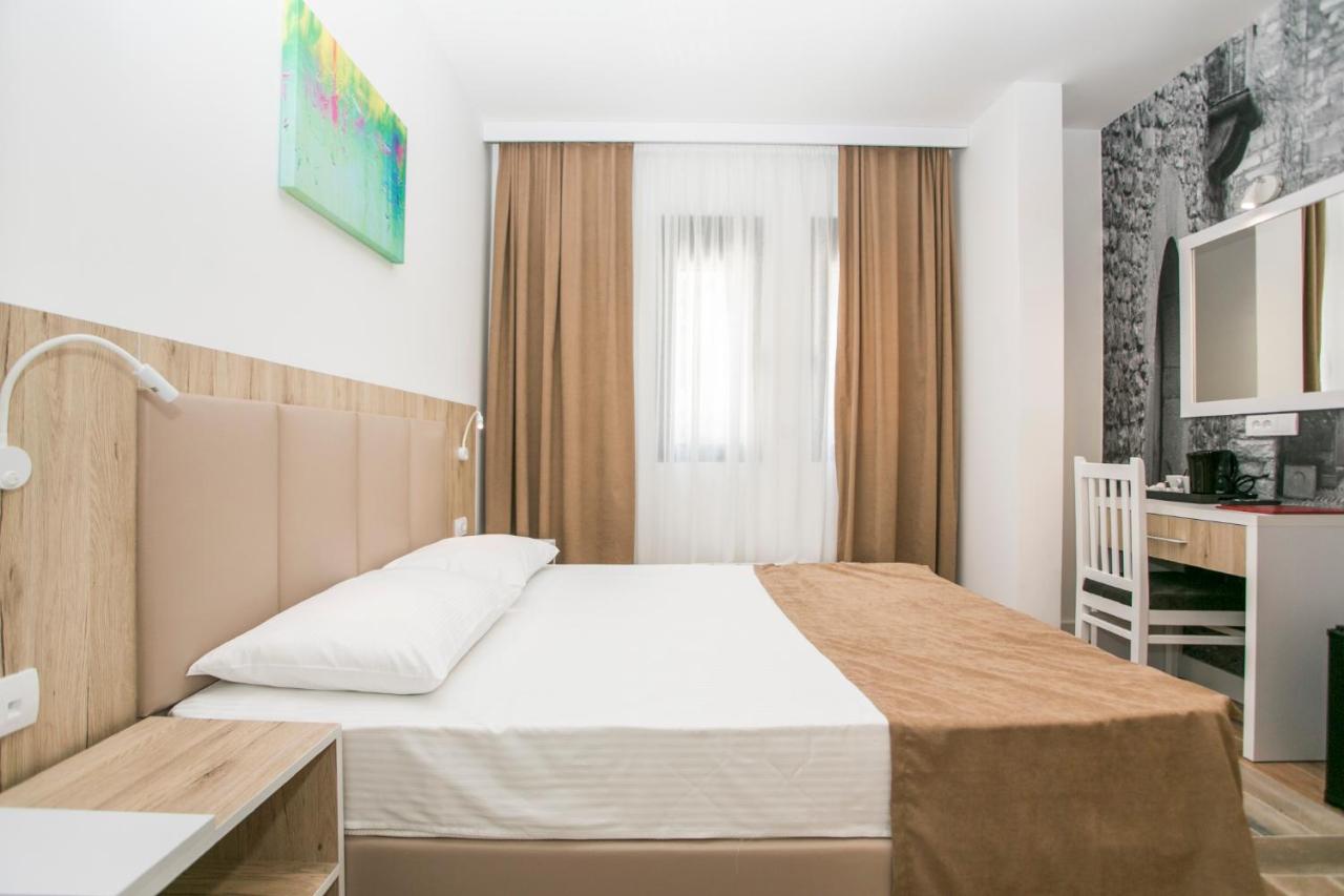Double Room with No Balcony and No Seaview 