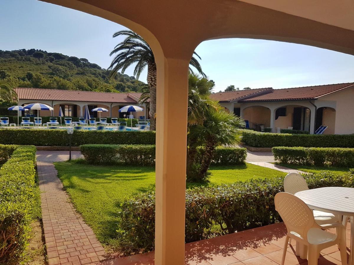 Apartment with Pool View