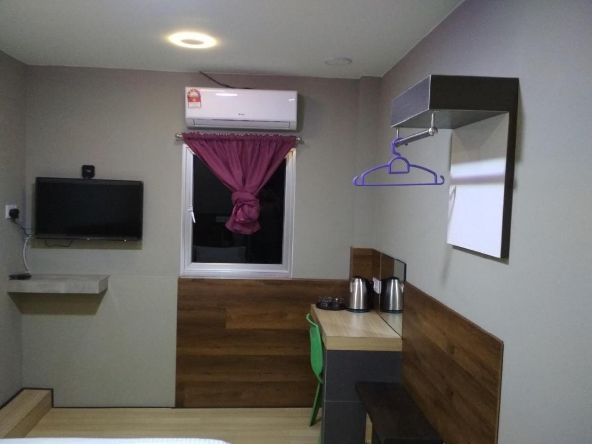 Standard Queen Room