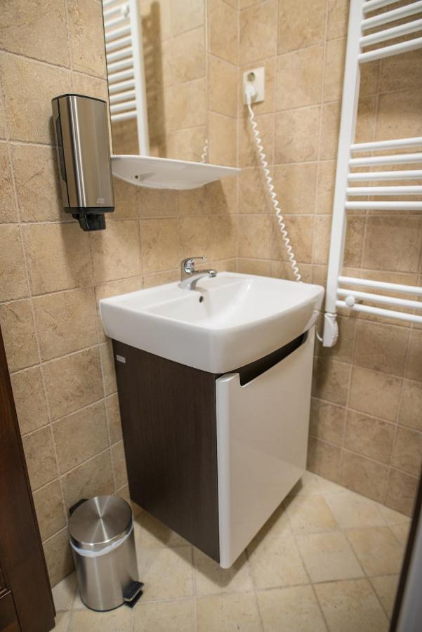 Studio (4 Adults)