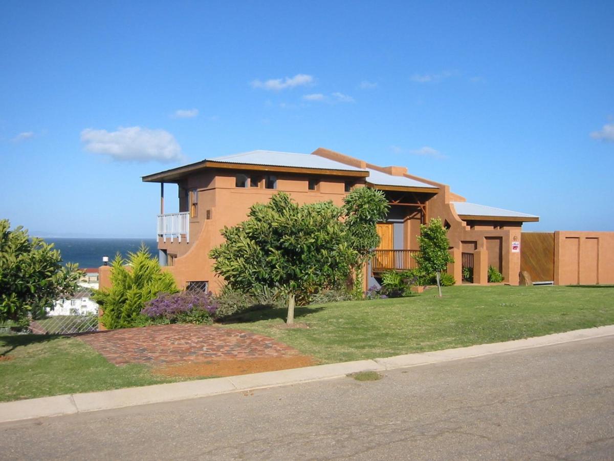 B&B Jeffreys Bay - The Gem sea facing free standing holiday house solar power - Bed and Breakfast Jeffreys Bay