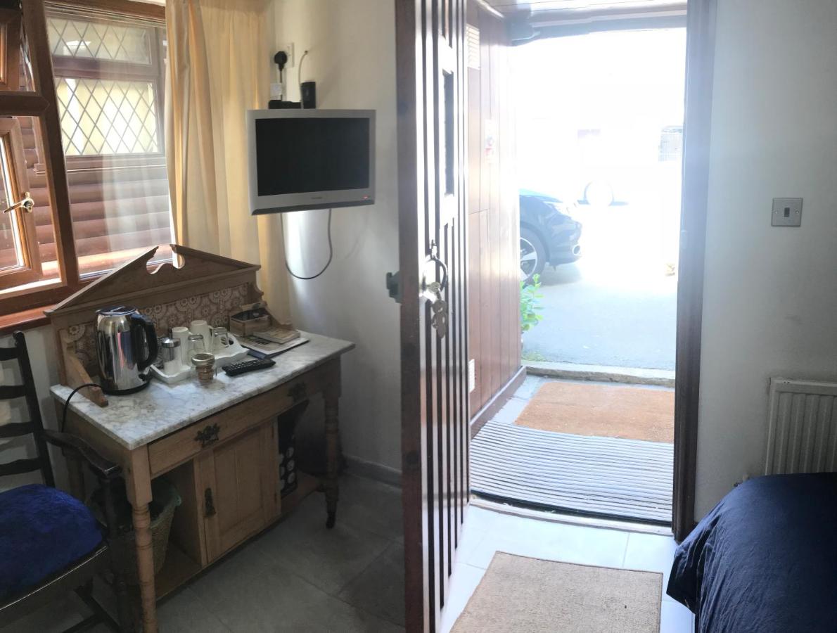 Accessable King En-Suite