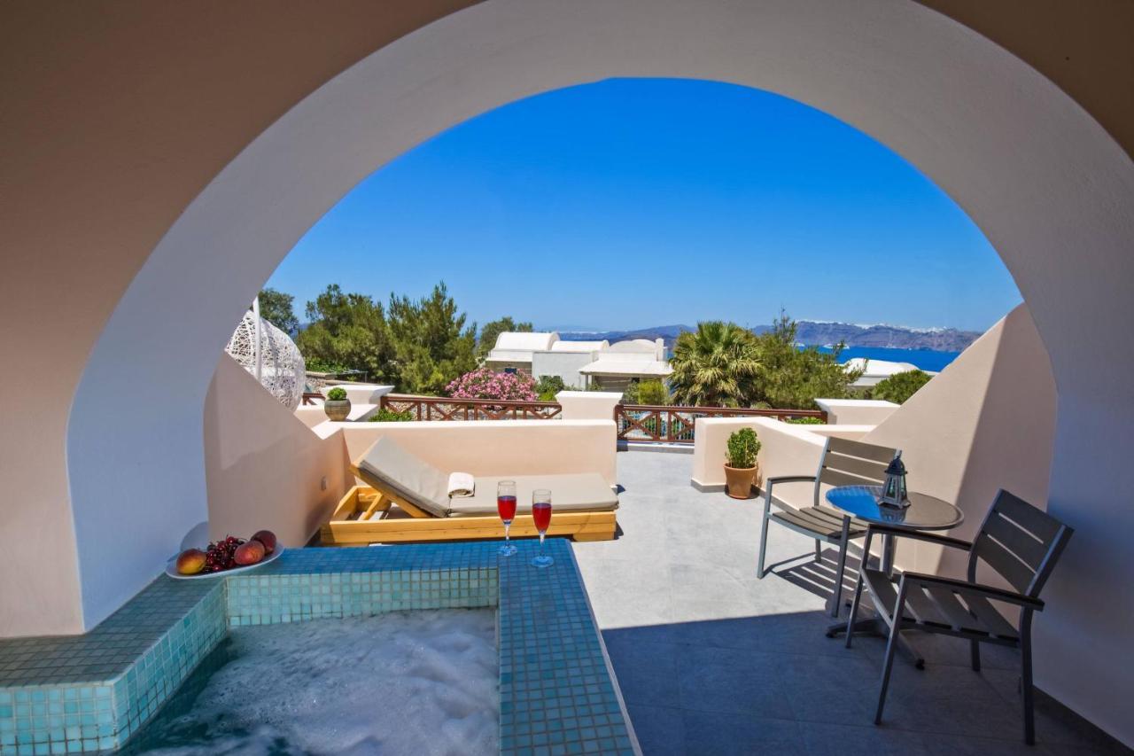 Studio with Outdoor Hot Tub and Sea View