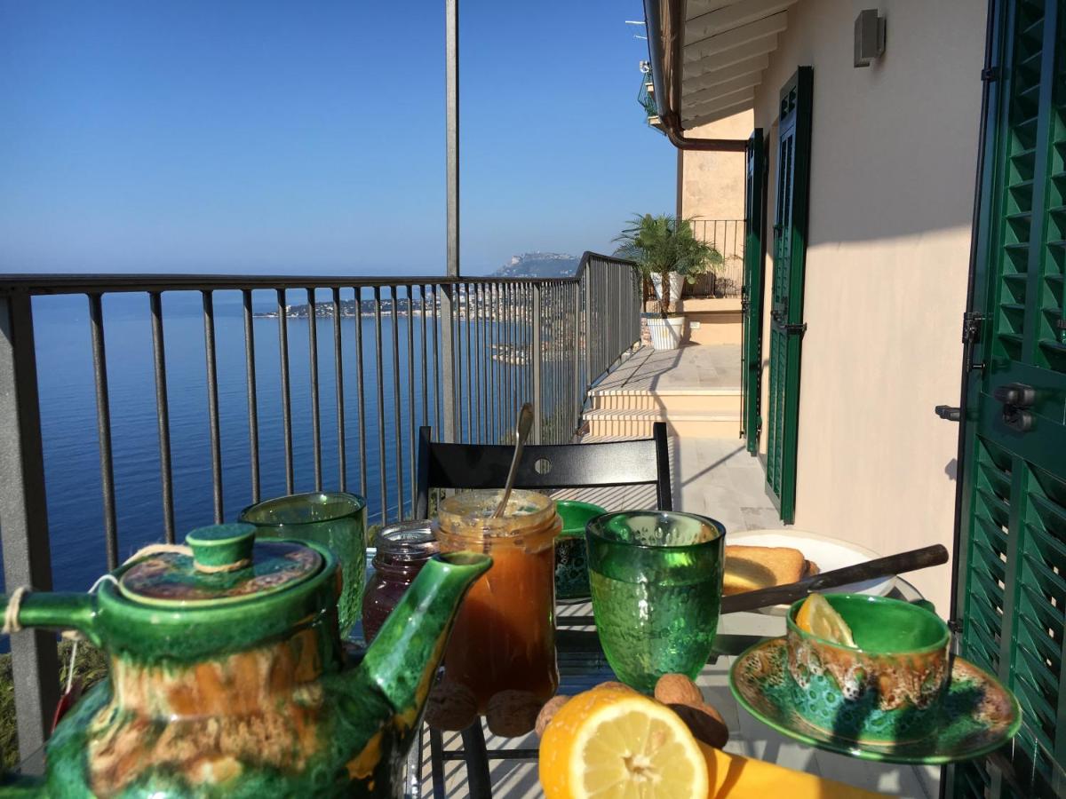 B&B Grimaldi - House in Grimaldi. Spectacular view over the French Riviera! - Bed and Breakfast Grimaldi