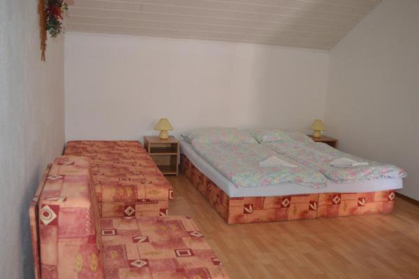 Vierpersoonskamer met Badkamer