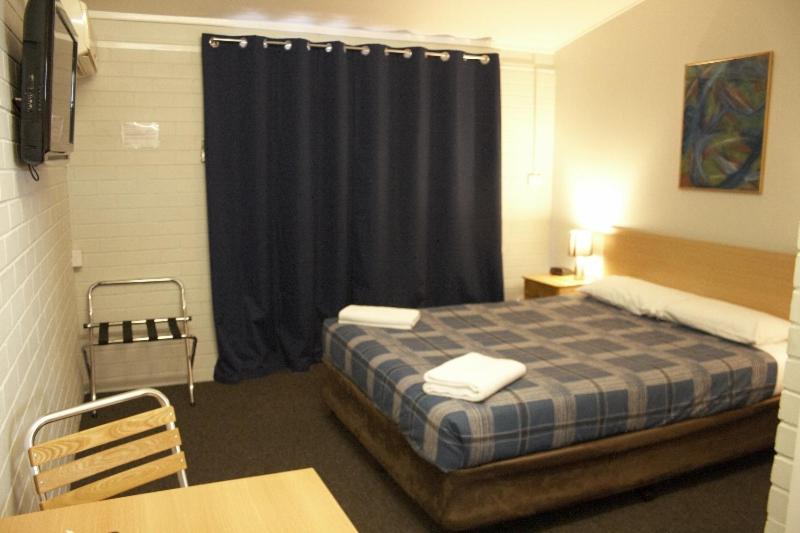 Budget Queen Room