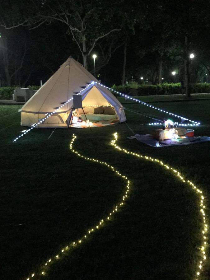 B&B Singapour - Glamping Kaki - Medium Bell Tent - Bed and Breakfast Singapour