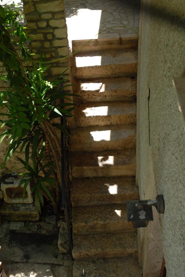 Kamene Priče rooms, music and food - B&B Bale